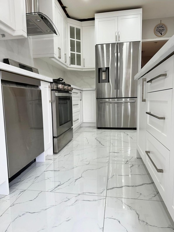 Traditional Kitchen Remodel - Oak cabinets with granite countertops